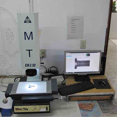 EM-2.5D vision measuring system with a screw profile on the screen